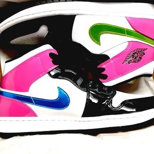 Air Jordan Mid SE Sneakers